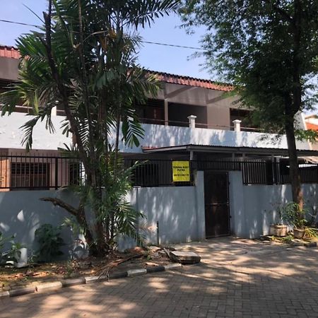Oyo 90482 Rumah Oma Syariah Kupang  Екстериор снимка