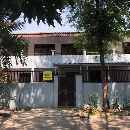 Oyo 90482 Rumah Oma Syariah Kupang  Екстериор снимка