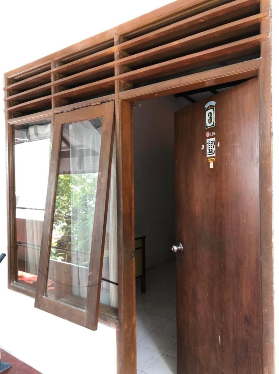 Oyo 90482 Rumah Oma Syariah Kupang  Екстериор снимка