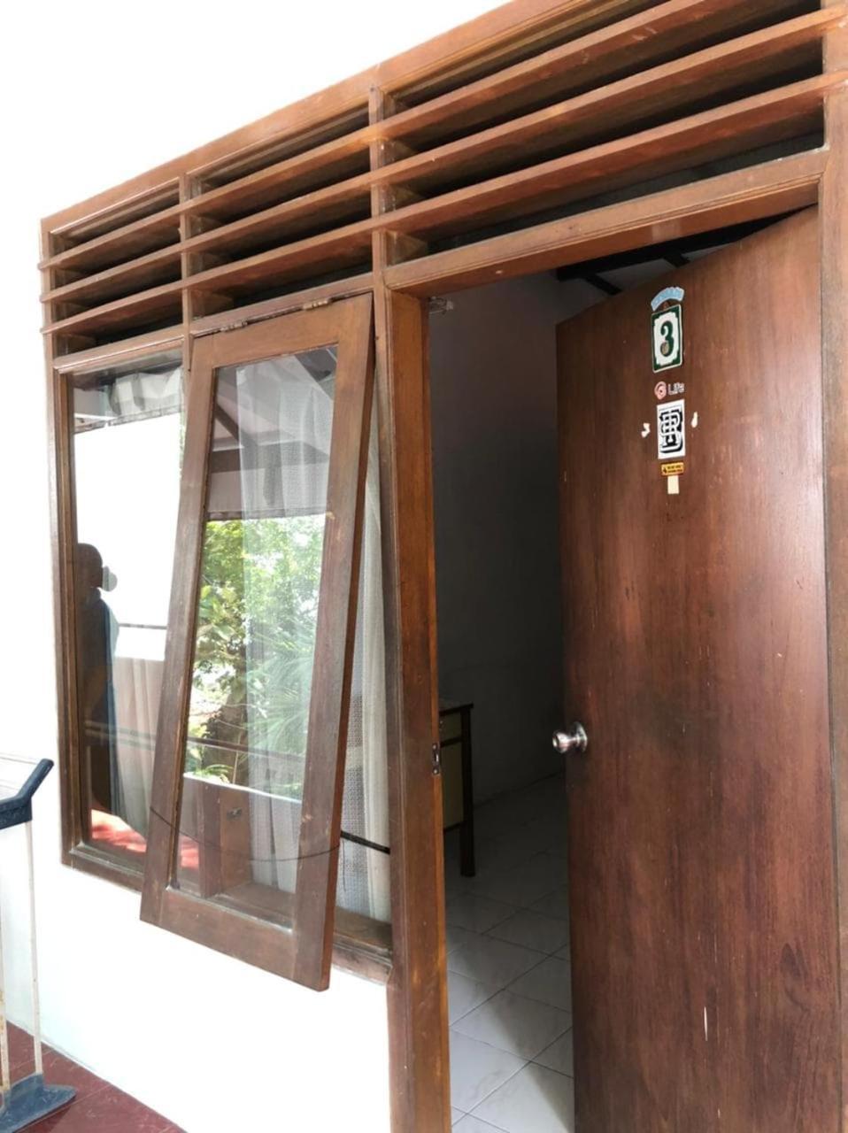 Oyo 90482 Rumah Oma Syariah Kupang  Екстериор снимка