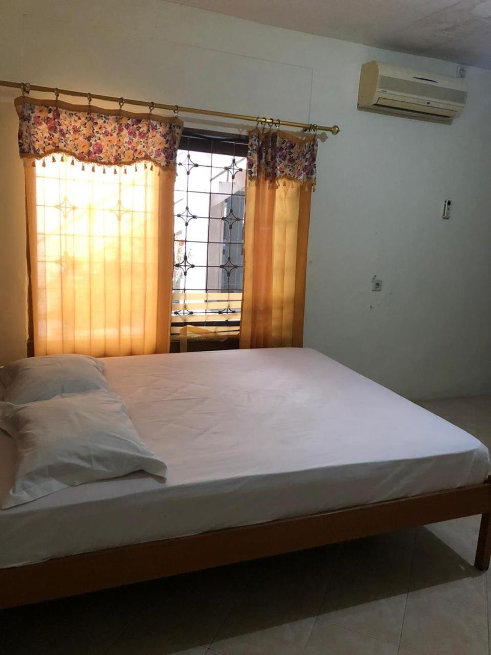 Oyo 90482 Rumah Oma Syariah Kupang  Екстериор снимка